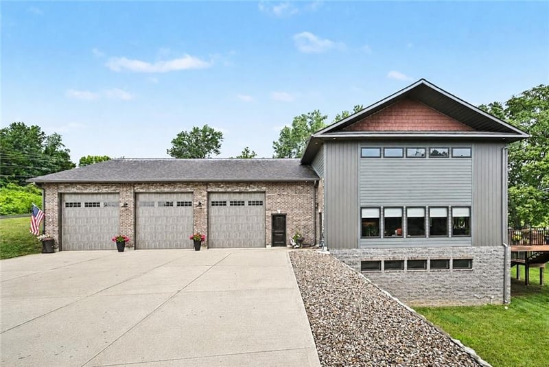 300 SE 30th St, Oak Grove, MO 64075