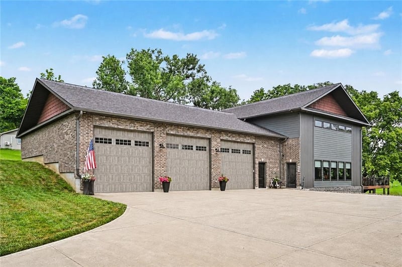 300 SE 30th St, Oak Grove, MO 64075