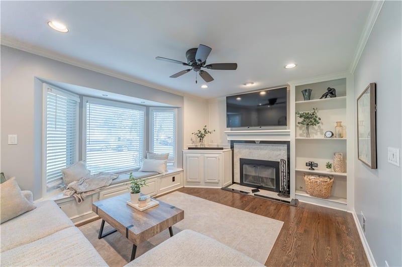 5649 Perry Ln, Merriam, KS 66203