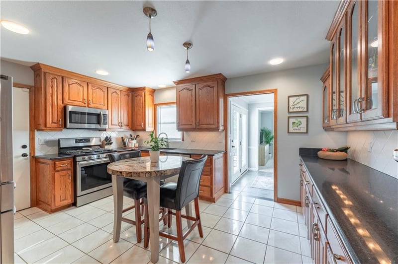 5649 Perry Ln, Merriam, KS 66203