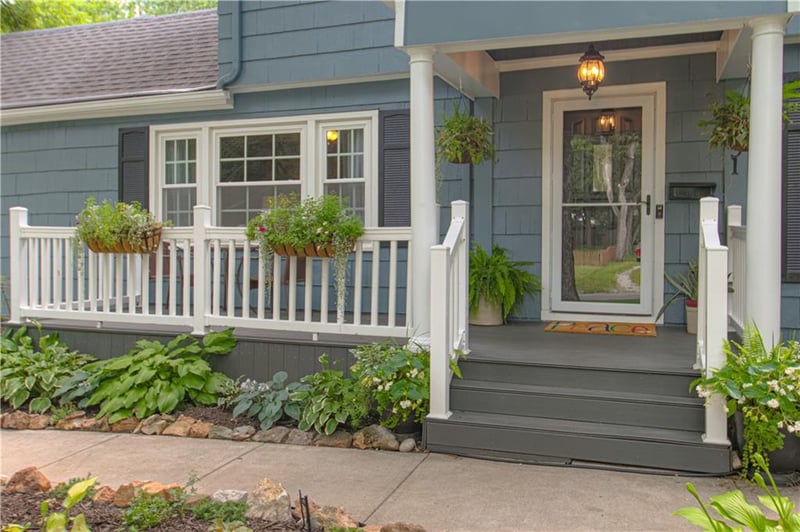 8751 Sleepy Hollow Rd, Kansas City, MO 64114
