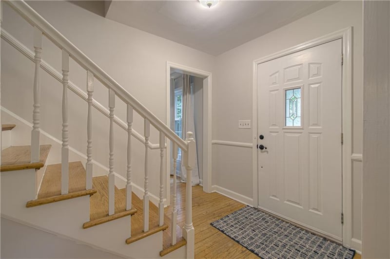 8751 Sleepy Hollow Rd, Kansas City, MO 64114