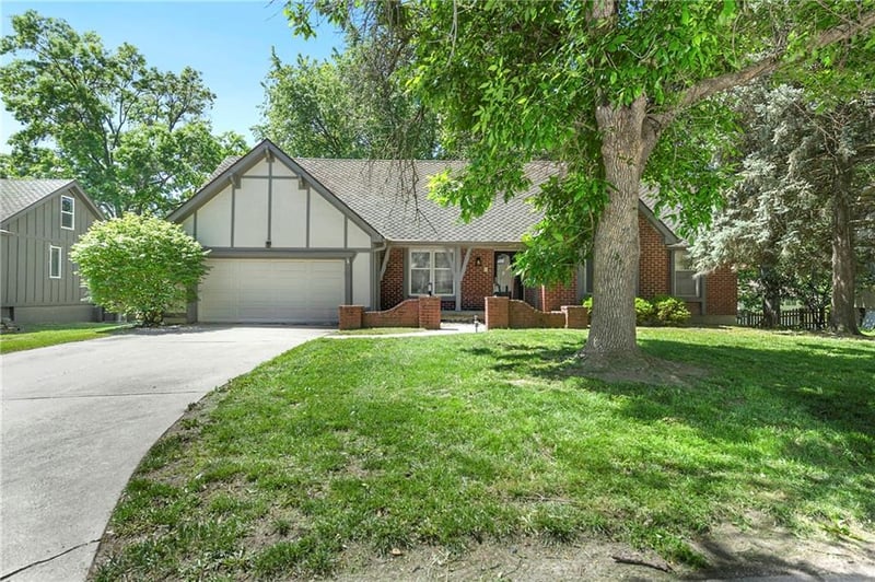 213 Juniper St, Lee's Summit, MO 64064