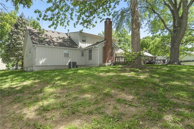 213 Juniper St, Lee's Summit, MO 64064