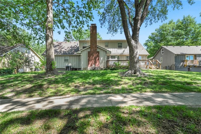 213 Juniper St, Lee's Summit, MO 64064