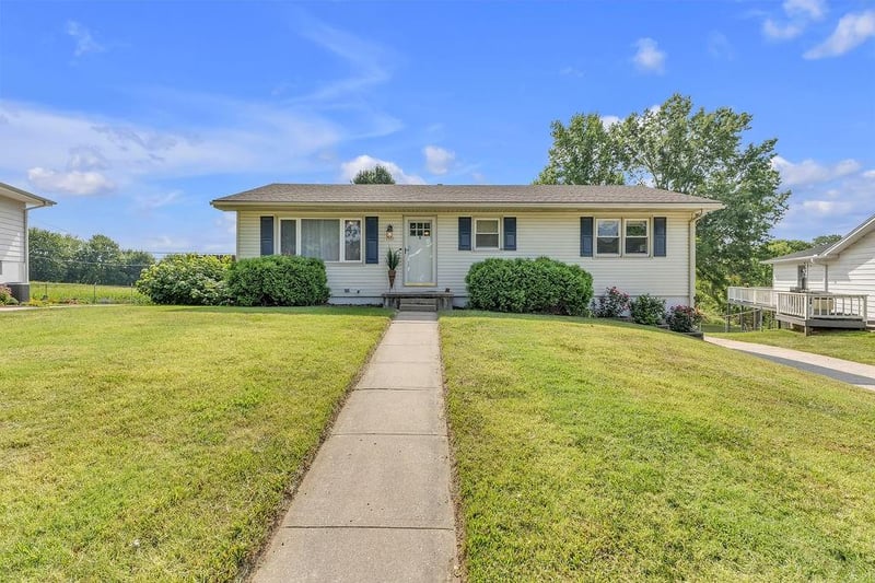1501 Lion Rd, St Joseph, MO 64506