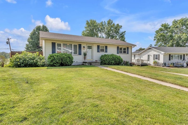 1501 Lion Rd, St Joseph, MO 64506