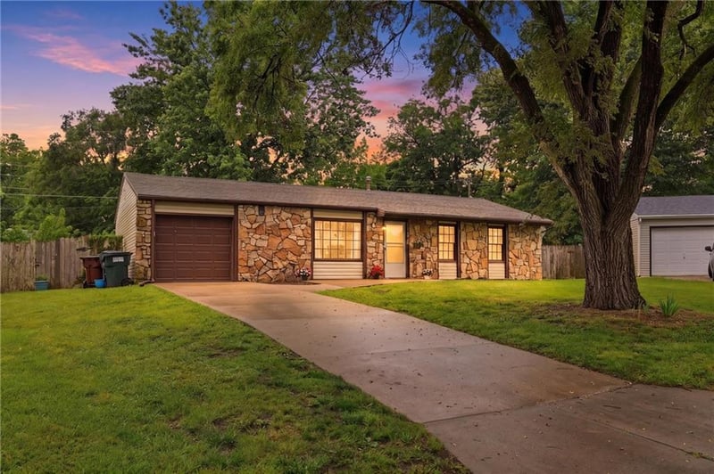 1825 Brook St, Lawrence, KS 66044