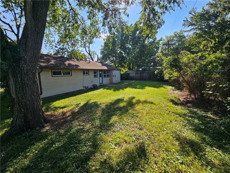306 Pacific Dr, Belton, MO 64012