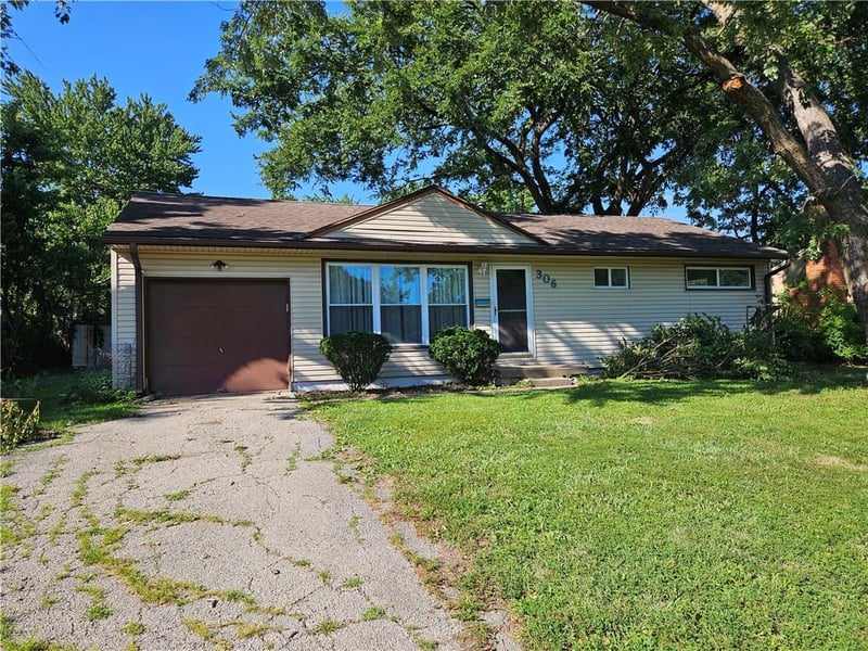 306 Pacific Dr, Belton, MO 64012