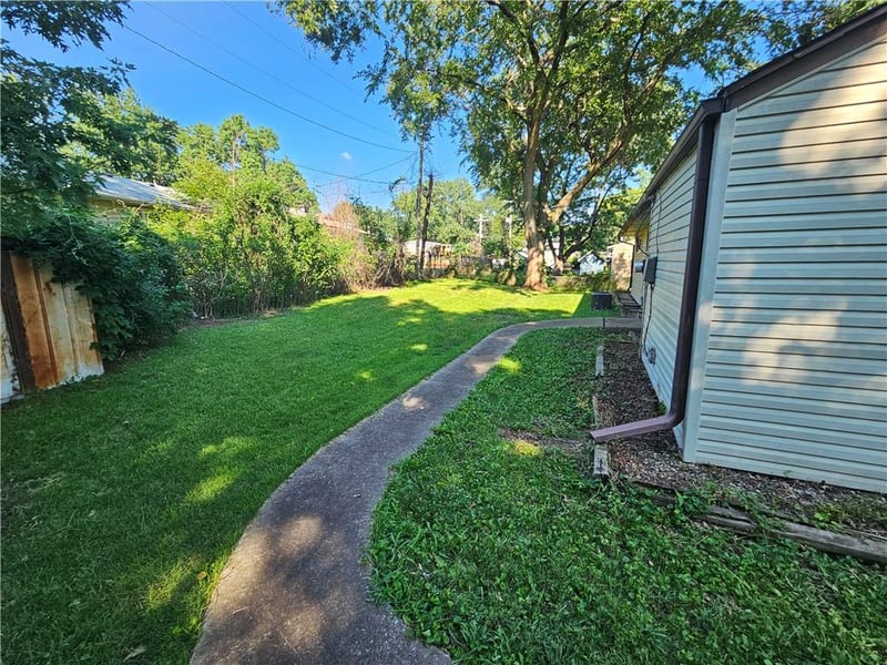 306 Pacific Dr, Belton, MO 64012
