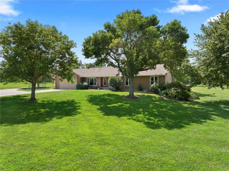 3735 53rd St, Berryton, KS 66409