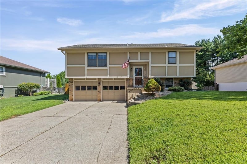 1406 2nd St, Lee's Summit, MO 64063