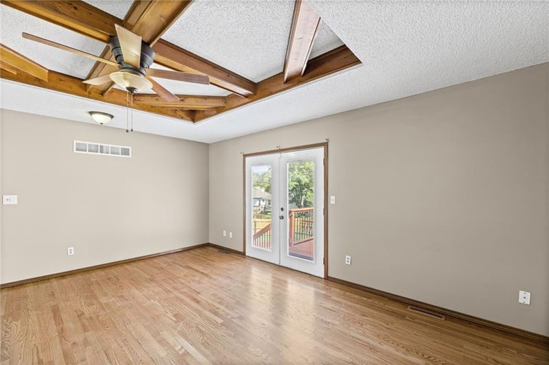 1406 2nd St, Lee's Summit, MO 64063