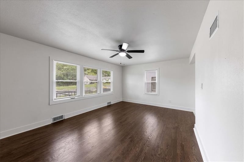 4224 Spruce Ave, Kansas City, MO 64130