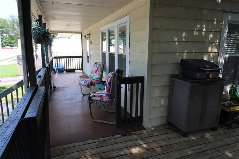 115 4th St, Tonganoxie, KS 66086