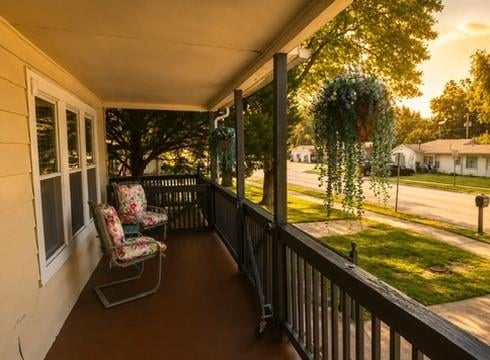 115 4th St, Tonganoxie, KS 66086