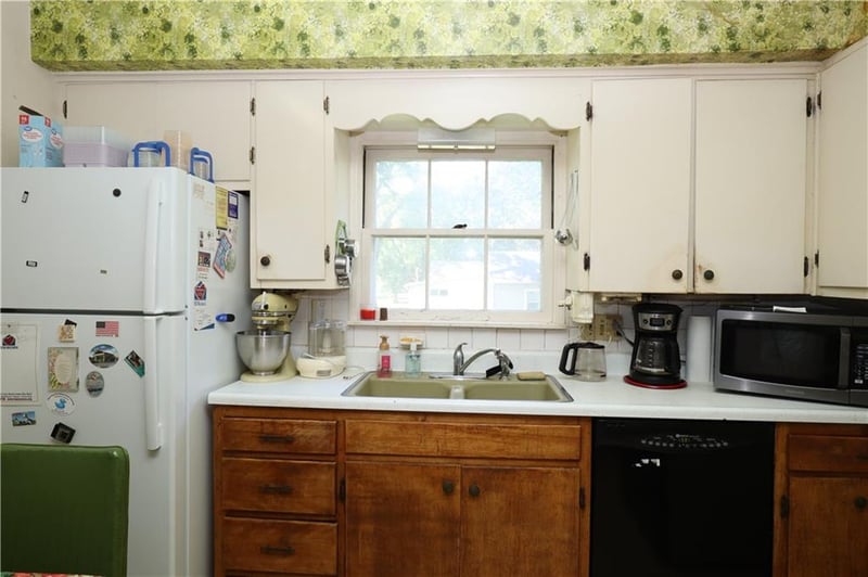 115 8th St, Eudora, KS 66025