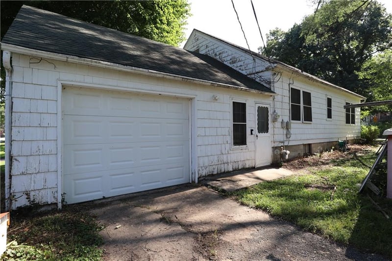 115 8th St, Eudora, KS 66025