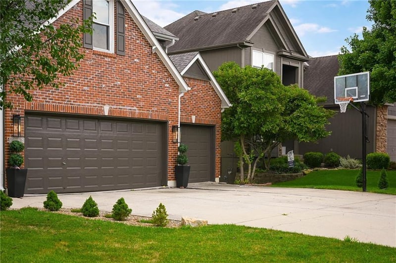 1149 Sunflower Dr, Lee's Summit, MO 64081