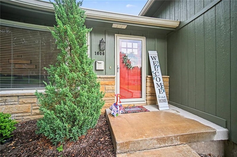 1606 48th Ter, Kansas City, MO 64118