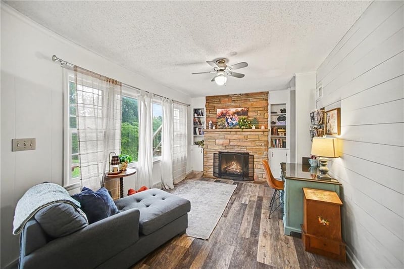 1606 48th Ter, Kansas City, MO 64118