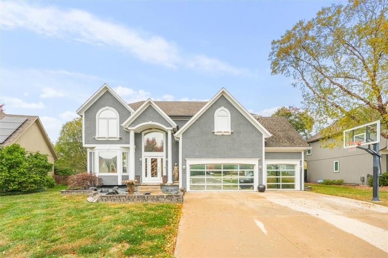 332 Parks Edge Dr, Lee's Summit, MO 64064