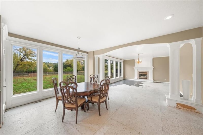 332 Parks Edge Dr, Lee's Summit, MO 64064