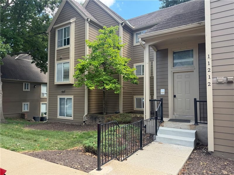 11212 Nieman Rd, Overland Park, KS 66210