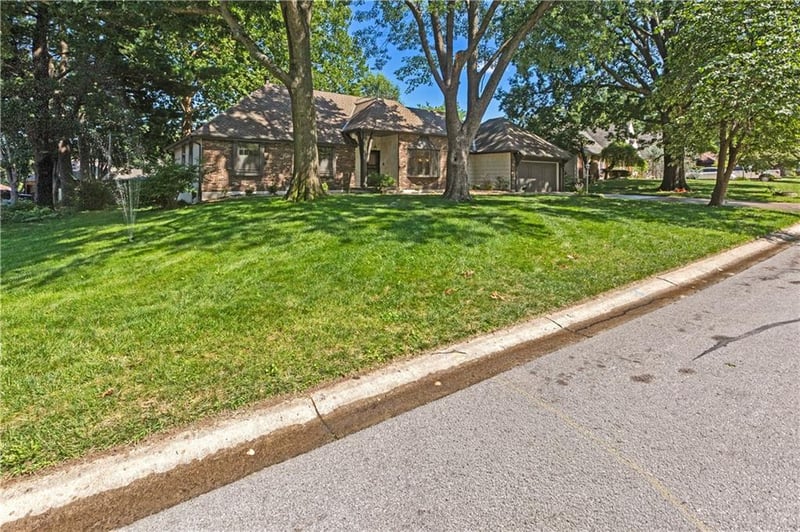 1208 Fairway Cir, Blue Springs, MO 64014