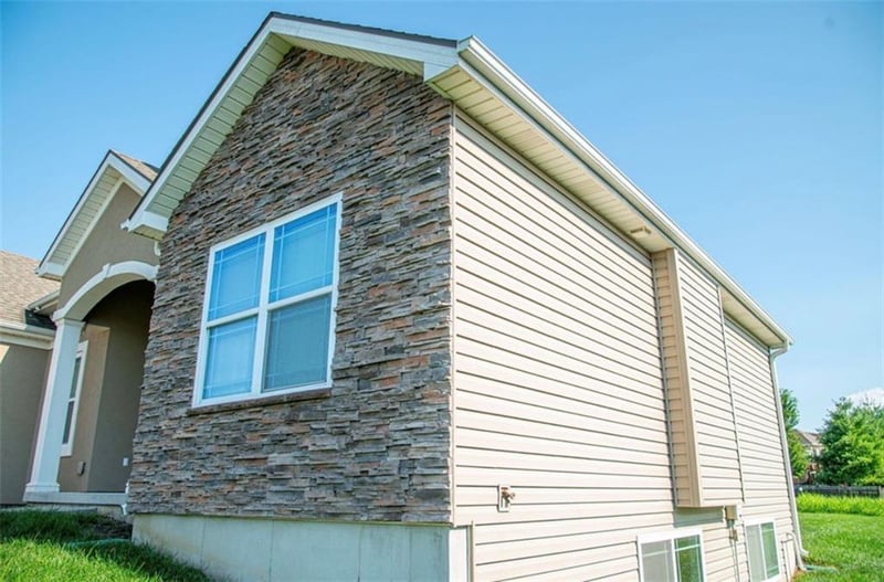 13944 Indian Ridge Rd, St Joseph, MO 64505