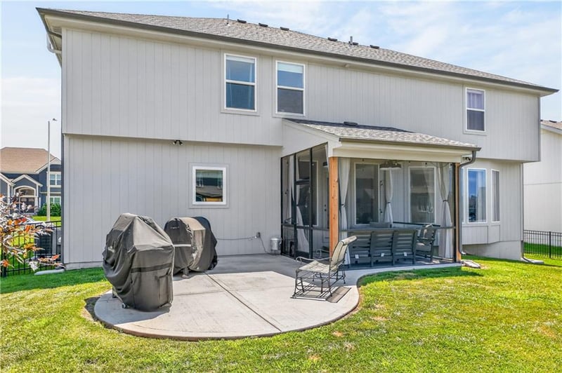 1910 NE 113th Ter, Kansas City, MO 64155