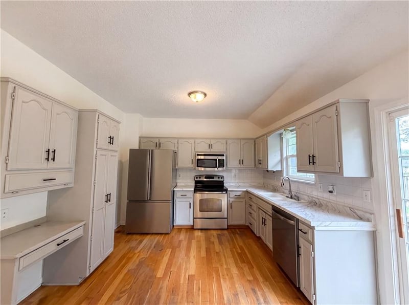 1706 Lazy Branch Rd, Independence, MO 64058