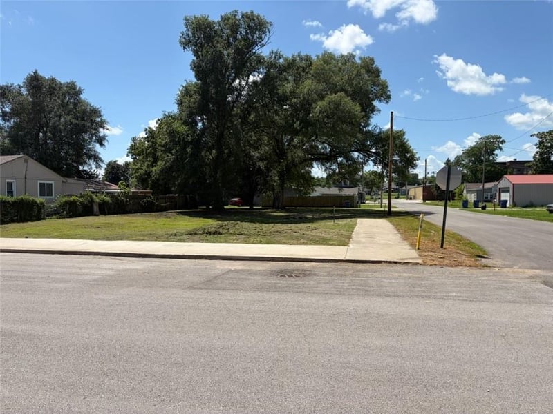 301 Main St, Linwood, KS 66052