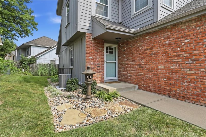 10562 Century Ln, Overland Park, KS 66215