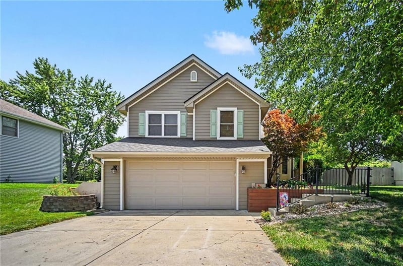 507 10th St, Kearney, MO 64060
