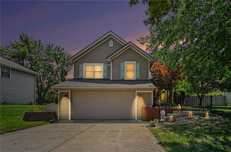 507 10th St, Kearney, MO 64060