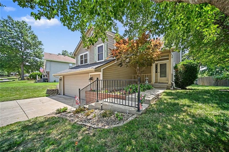 507 10th St, Kearney, MO 64060