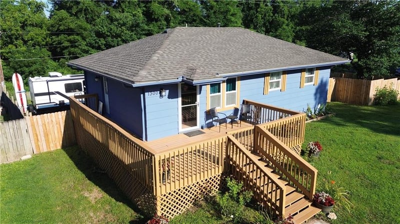 1300 Mchenry St, Independence, MO 64057