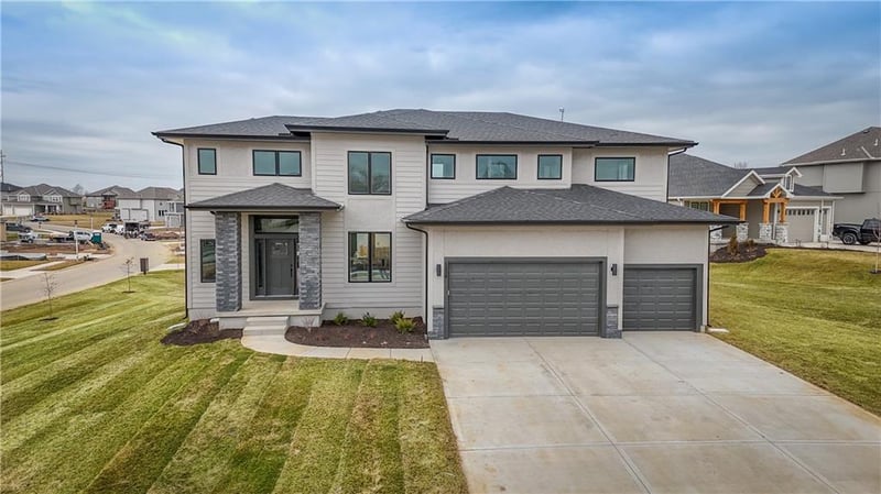 5931 Apache Dr, Shawnee, KS 66226