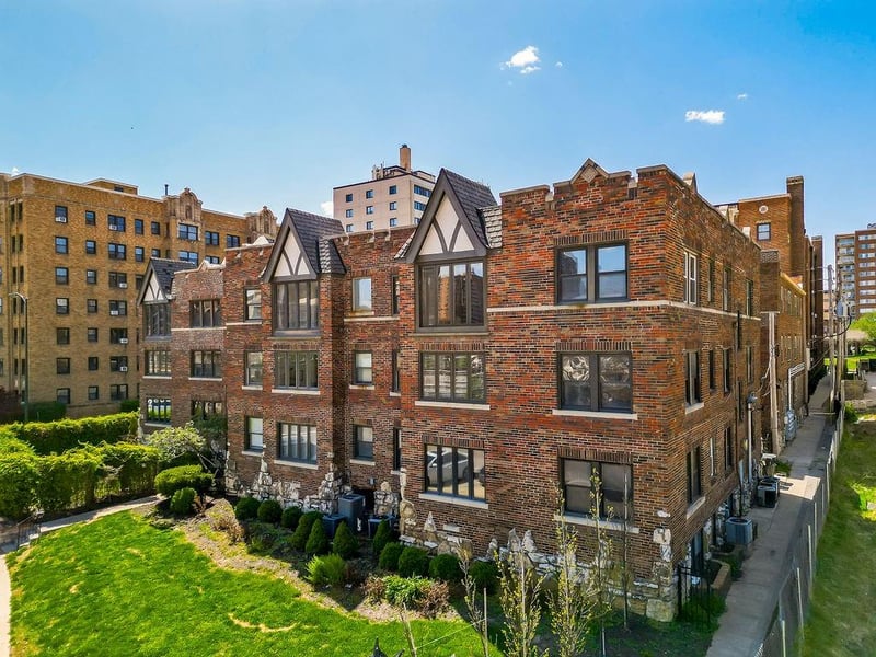 700 48th St #202, Kansas City, MO 64112