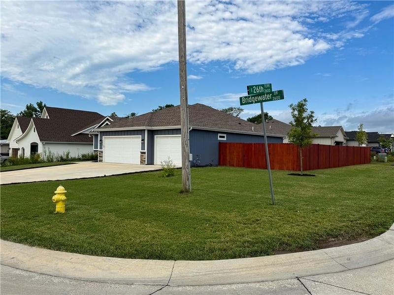 2617 Bridgewater Dr, Lawrence, KS 66046
