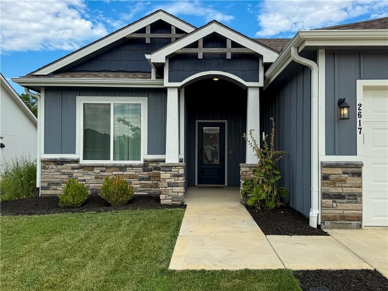 2617 Bridgewater Dr, Lawrence, KS 66046