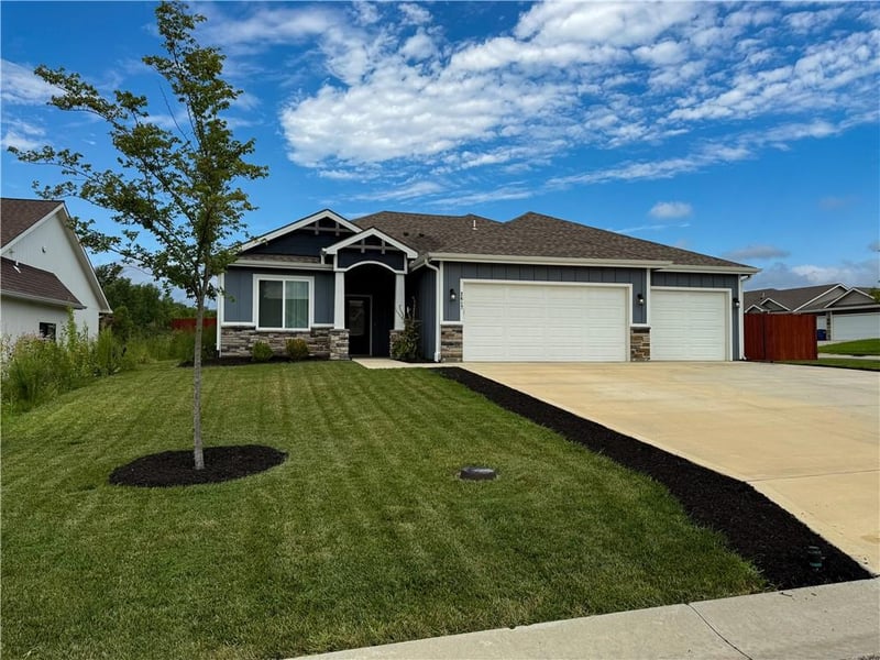 2617 Bridgewater Dr, Lawrence, KS 66046