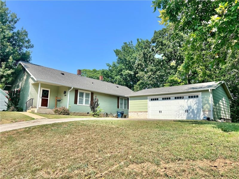 1004 2nd St, Independence, KS 67301