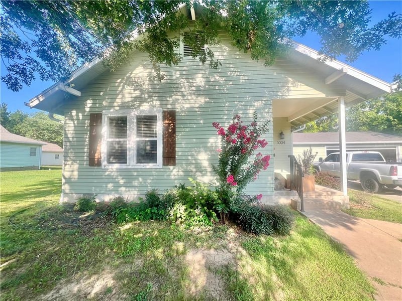 1004 2nd St, Independence, KS 67301