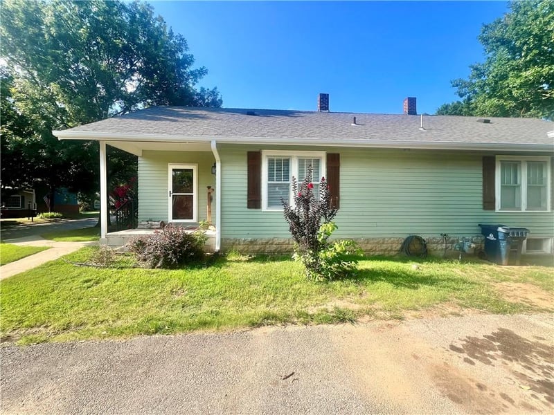 1004 2nd St, Independence, KS 67301