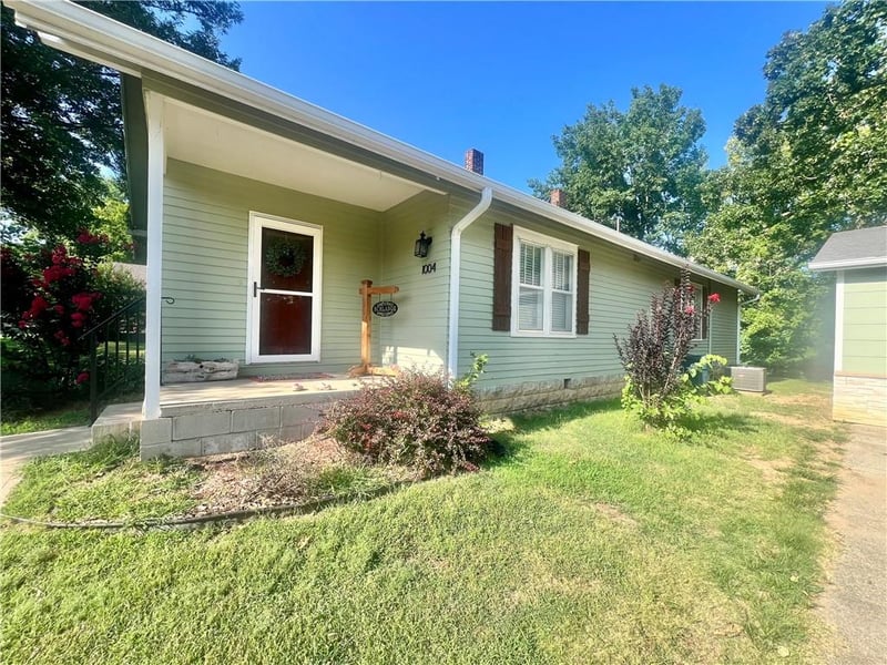 1004 2nd St, Independence, KS 67301