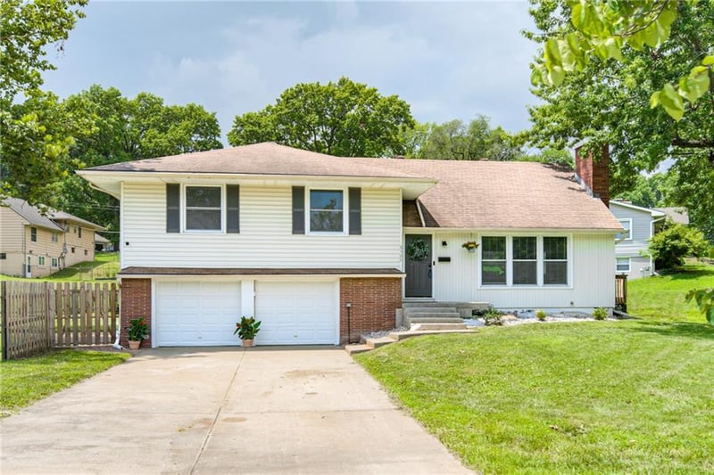 6502 N Main St, Gladstone, MO 64118