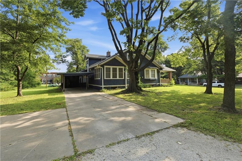 1104 Market St, Holden, MO 64040